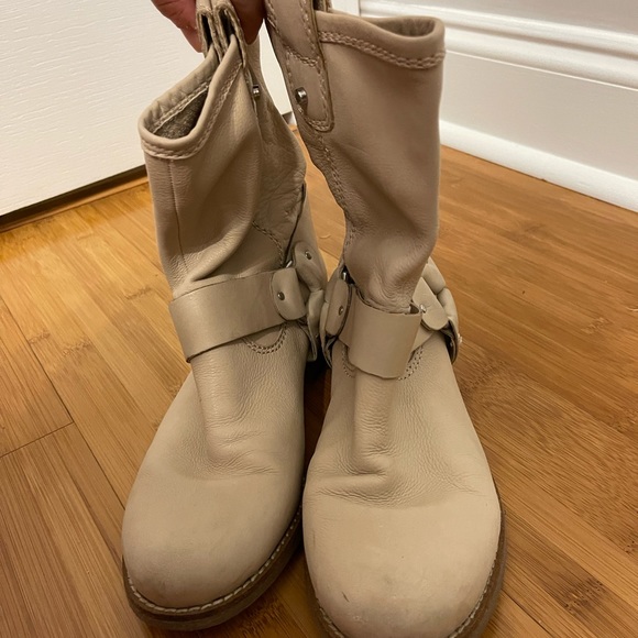 Taupe colored boots - Picture 4 of 4